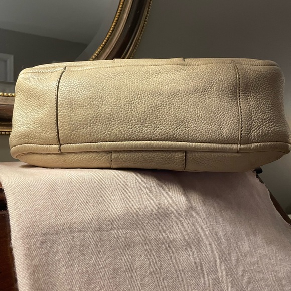 Salvatore Ferragamo Izzie Gancini Large Tote - Picture 6 of 15